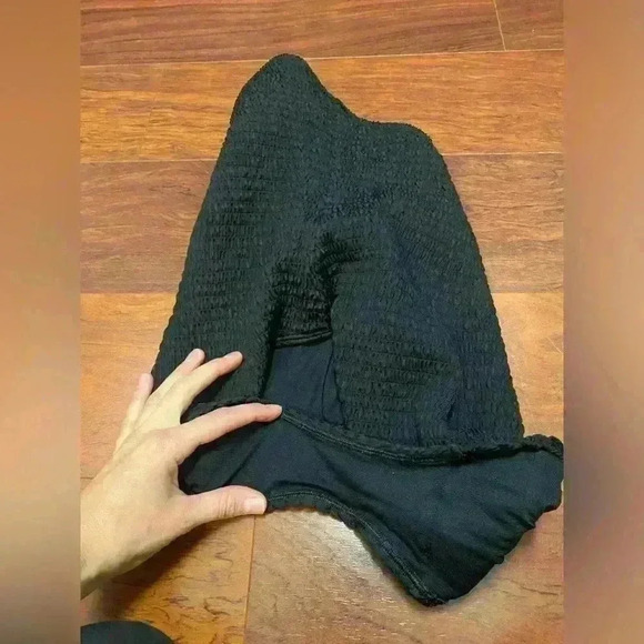 Boden Smocked One Piece Strapless Bandeau
Swimsuit Size 2 - Picture 10 of 10